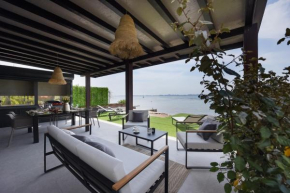 NEW Luxury Feel Good House by the Sea